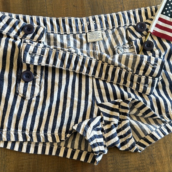 LUX 100% cotton Nautical Pinstriped Button Front Shorts Size 12 - Picture 3 of 8